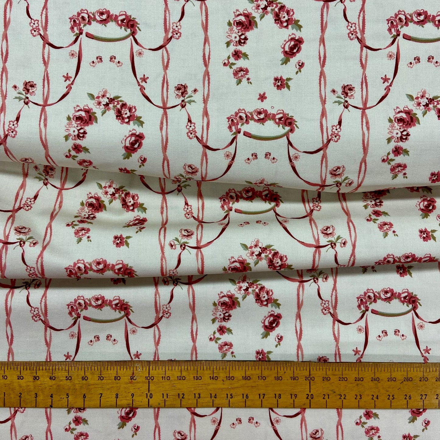 L'uccello St Etienne Reine (Rose/Ribbon flag) - DV5816