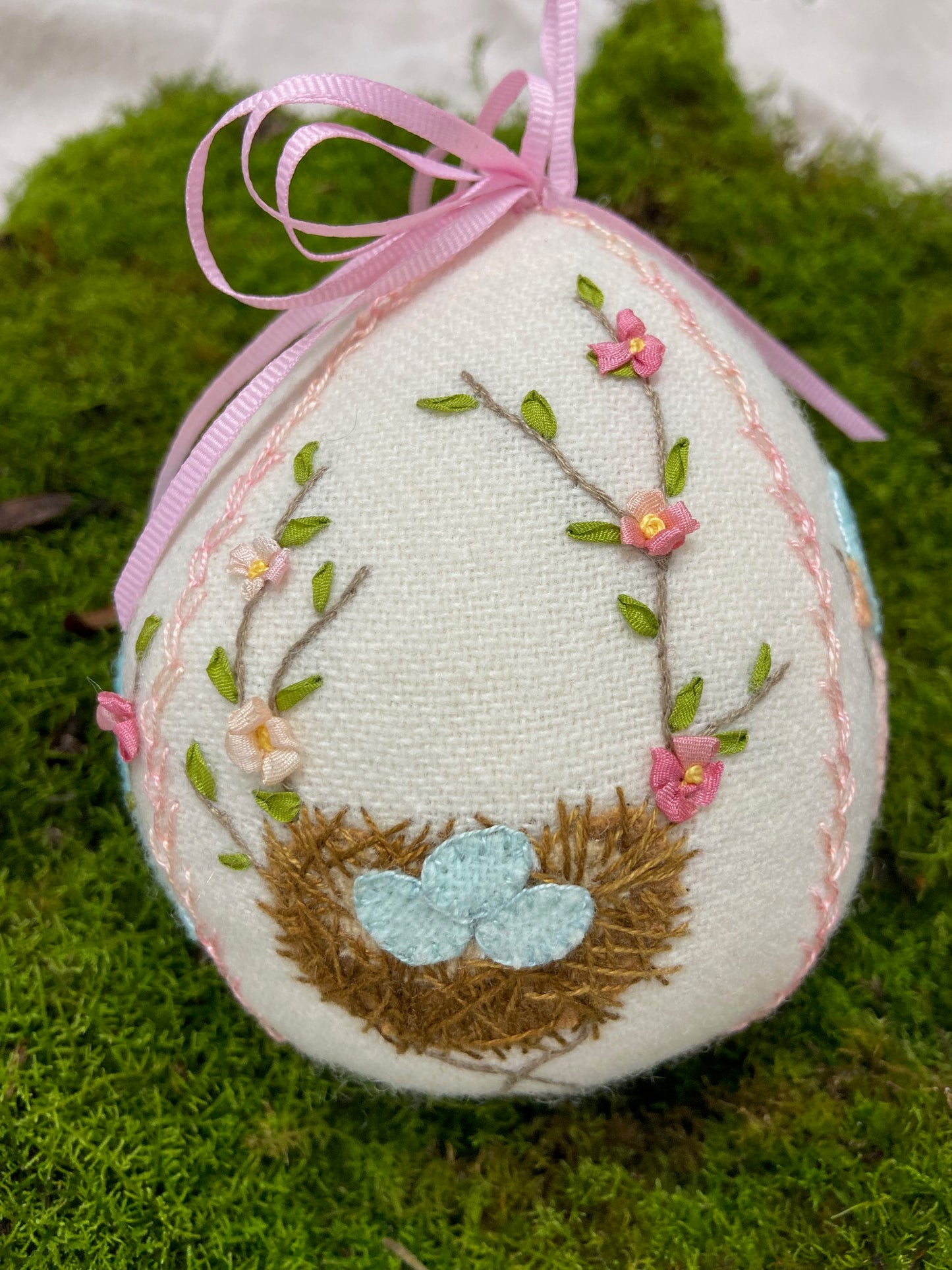 Elegant Eggs Pattern
