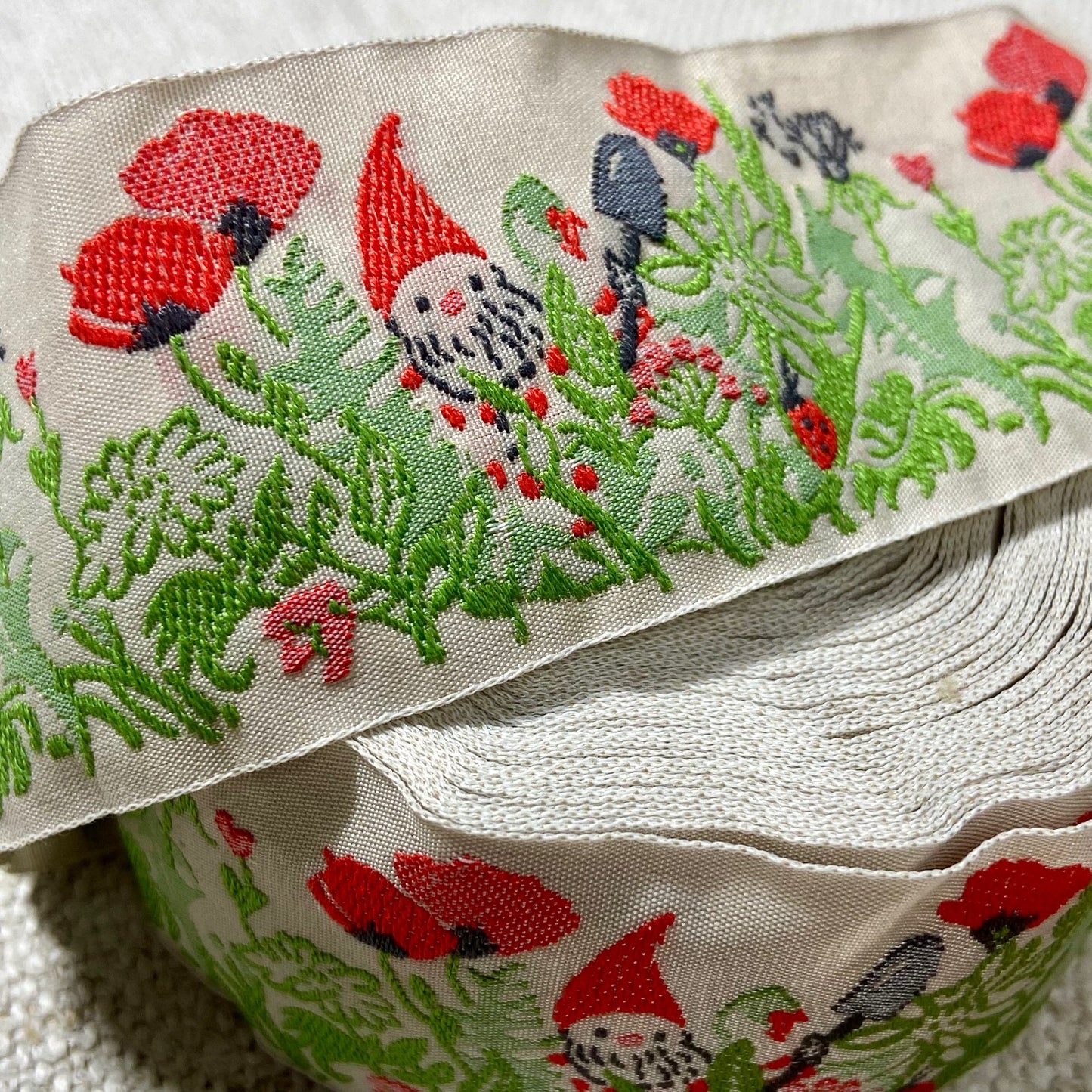 Ribbons - Kafka Jacquard - Gnome with poppies.