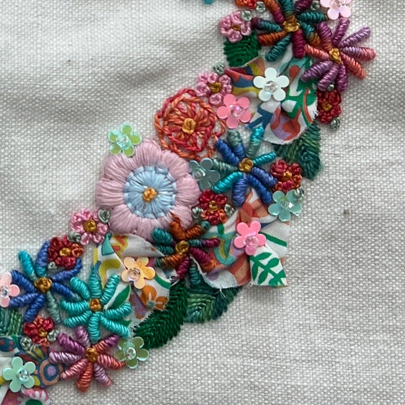 Summer Wreath - Slow Stitch Kit in a Tin