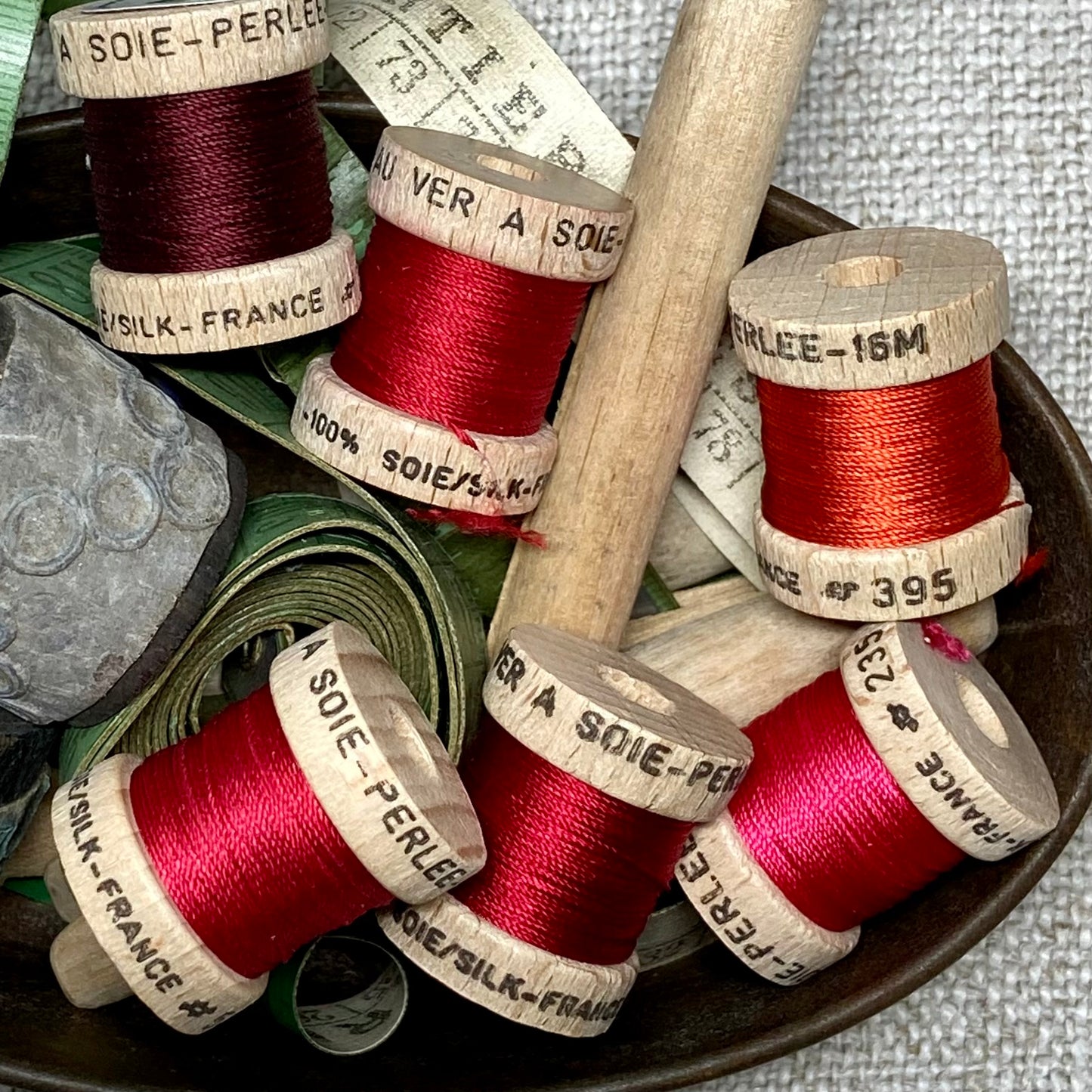 Au Ver A Soie Red/Rouge Silk Spool Set