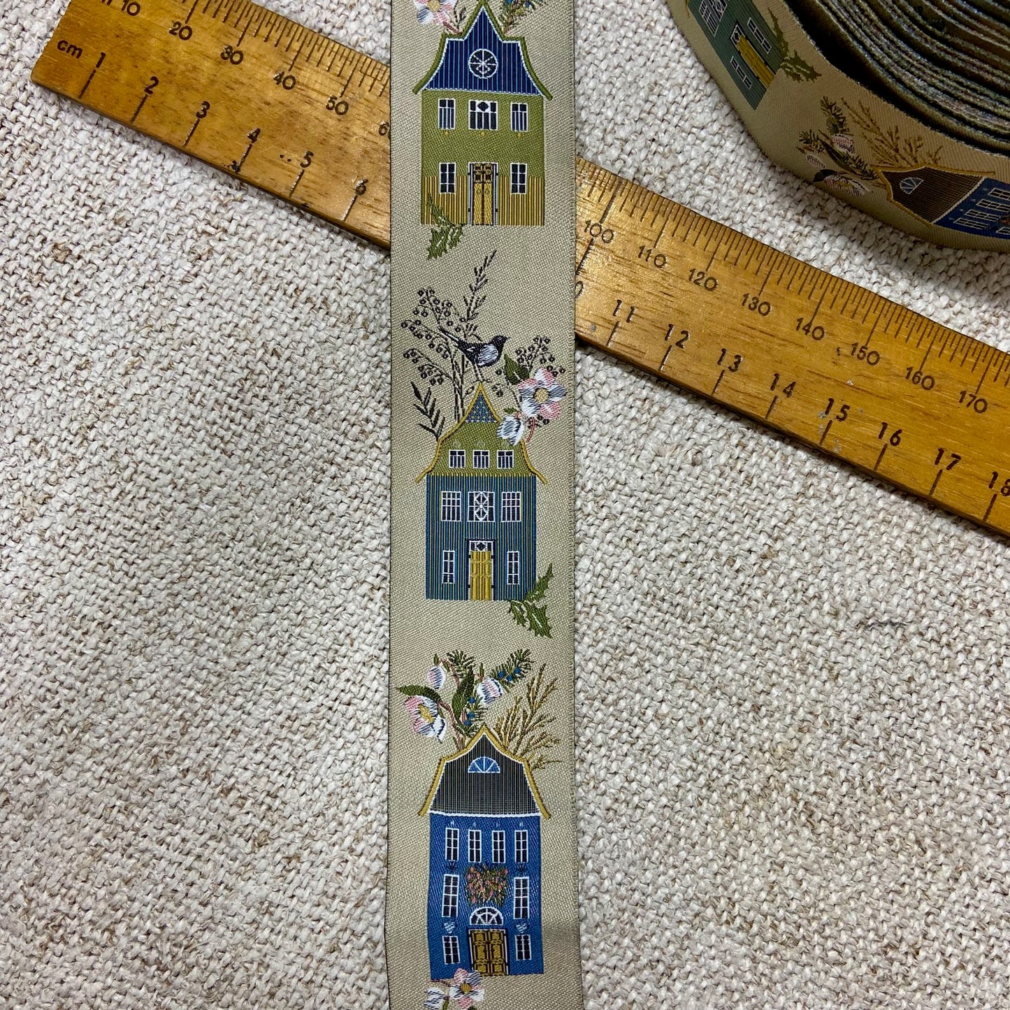 Acufactum "Wintergreen Houses" Ribbon