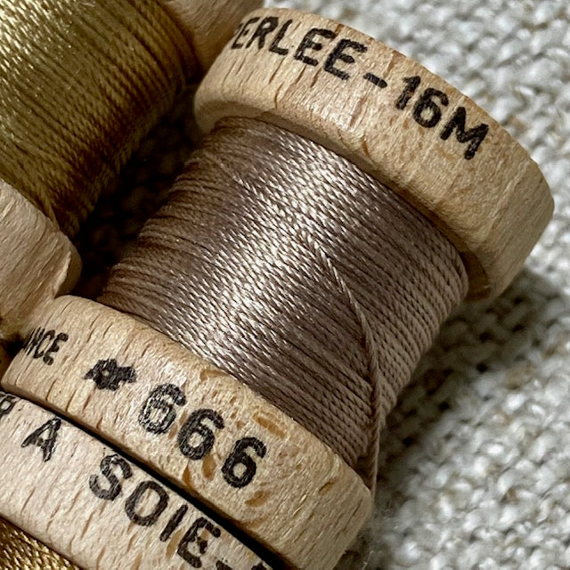 Au Ver A Soie Taupe Silk Spool Set