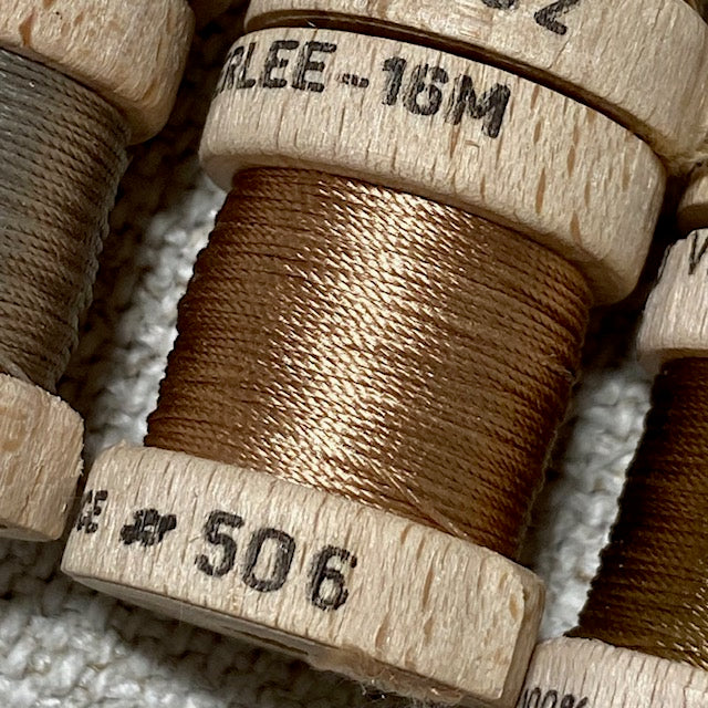 Au Ver A Soie Taupe Silk Spool Set