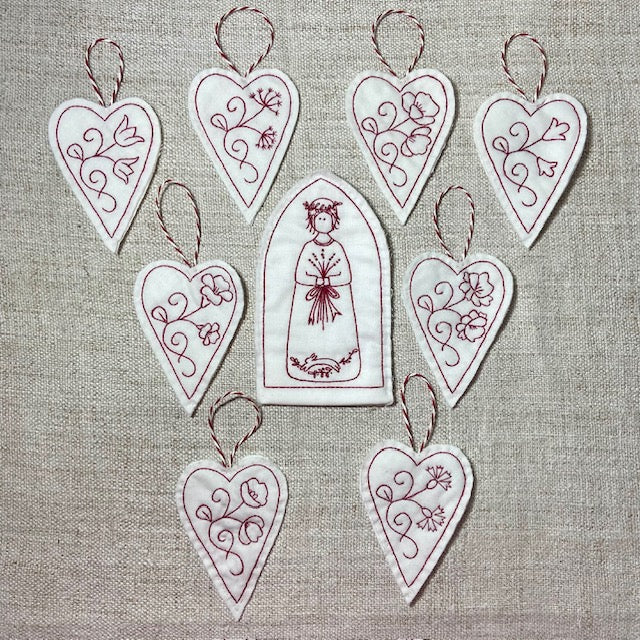 Tabletop Tree Skirt and Decorations Kit