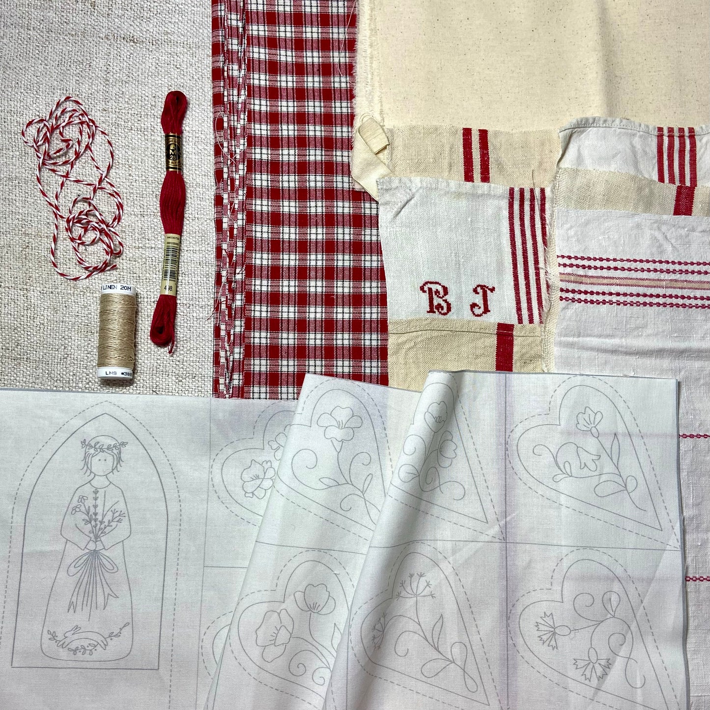 Tabletop Tree Skirt and Decorations Kit
