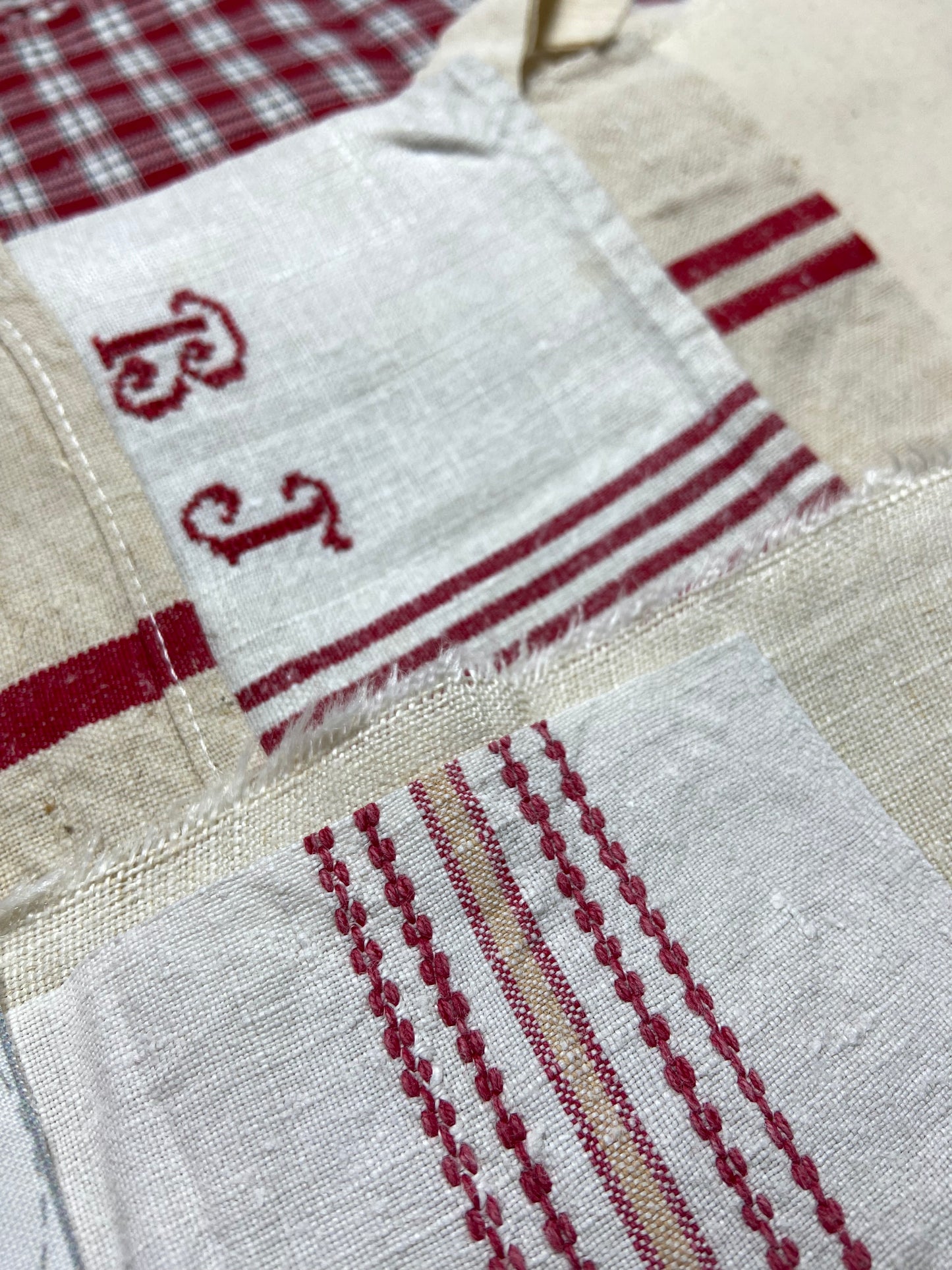 Tabletop Tree Skirt and Decorations Kit