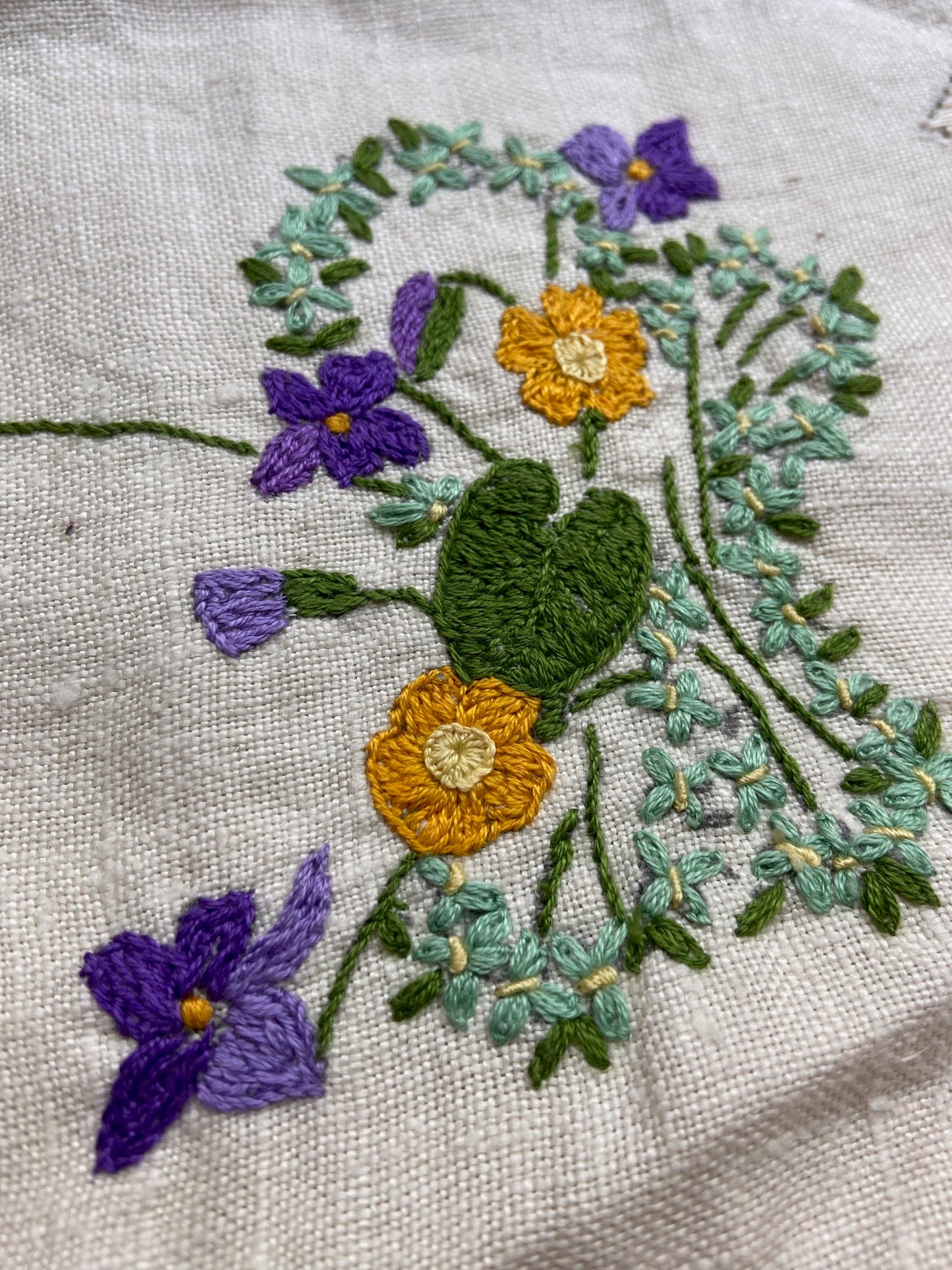 Item 23353 - Embroidered Tray Cloth