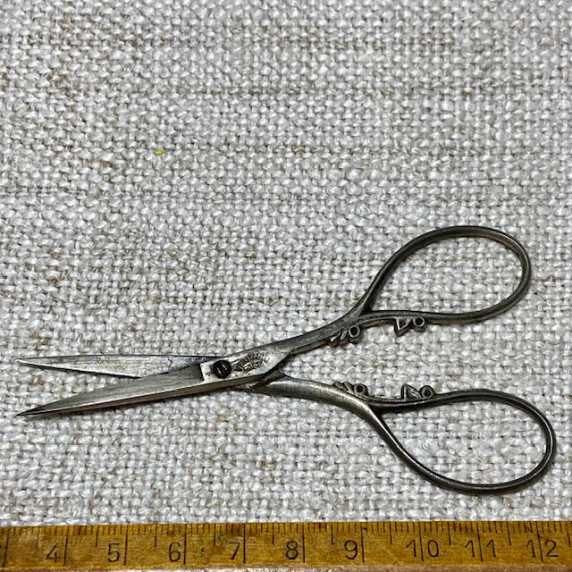 Item 26-001 Scissor Event